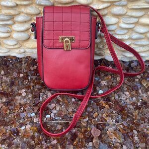 NWT Red Boutique Travel Faux Fur Crossbody Bag with Card Holders. Fits Cellphone